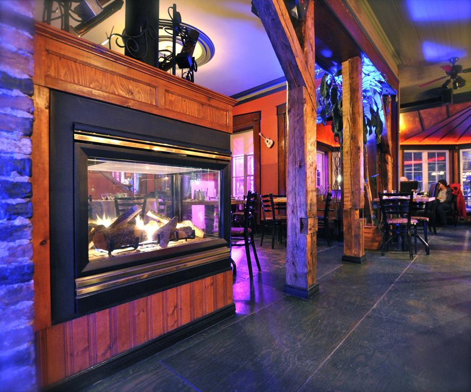 Orange Bistro Hotel Baie-Saint-Paul Exterior photo